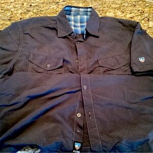 Kuhl Men’s short sleeve button down shirt. Size Large. Charcoal/dark gray